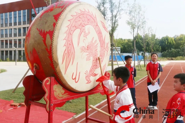 崇贤明礼尊师长 开蒙启智立人生——驻马店市第二十一小学开展纪念孔子诞辰暨2024新生开蒙礼