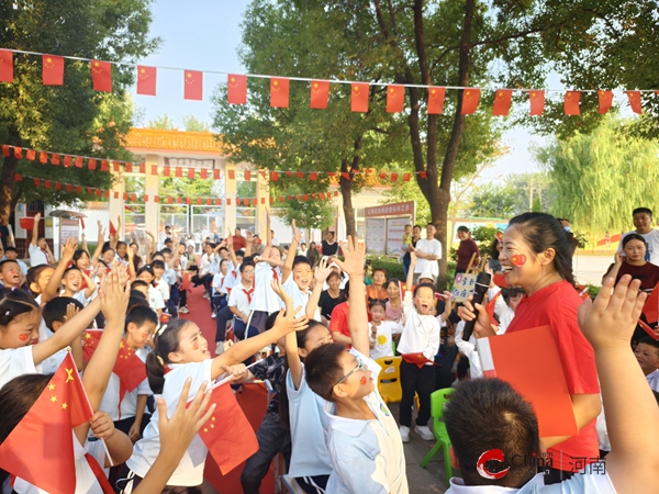 ​多彩课桌舞 活力满校园——西平县柏苑王店小学举行第三届“迎国庆”课桌舞展演