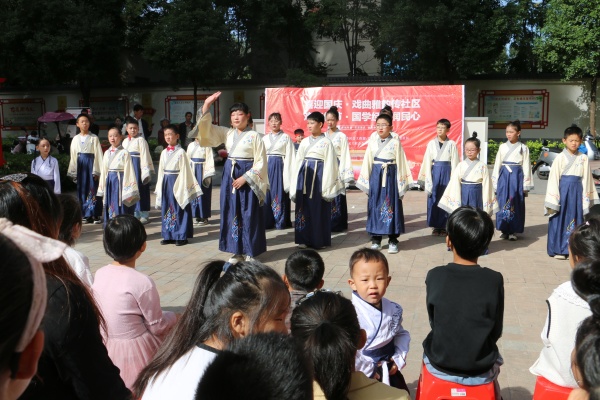 邓州市湍河街道办御豪庭社区开展喜迎国庆系列志愿服务活动