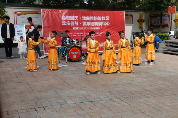 邓州市湍河街道办御豪庭社区开展喜迎国庆系列志愿服务活动