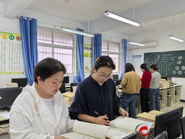 ​西平县柏城三里湾小学开展作业教案检查活动