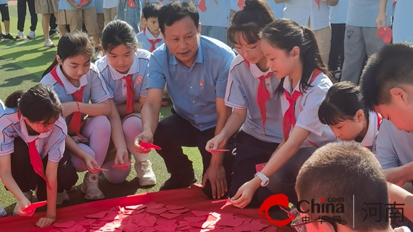 共祝祖国好 立志向未来——驻马店实验小学举行庆祝新中国成立75周年活动