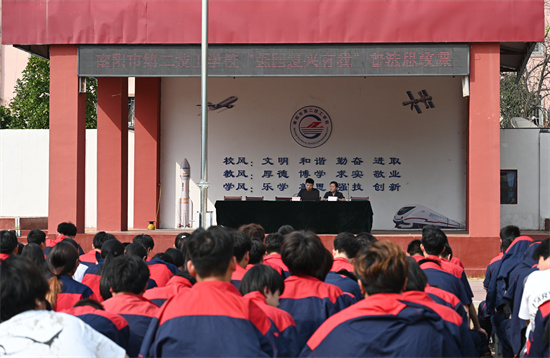 以法為禮迎國慶 法治教育潤心田——南陽市高新區法院開展“強國復興有我”普法思政課