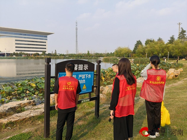 驻马店开发区金河办事处小界牌社区组建巡河志愿服务队开展常态化巡查