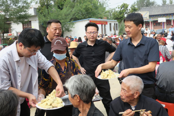 邓州市夏集镇篦张村举办“九·九”尊老敬老文化节