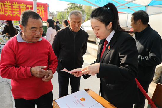 西峡法院：普法送温情  法护桑榆晚