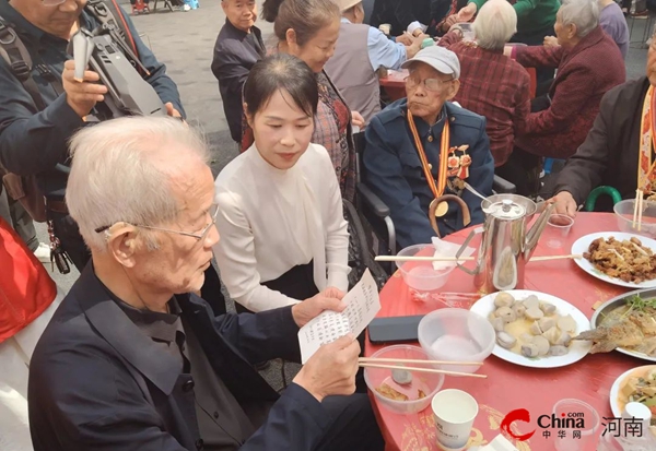 ​西平县柏城街道西关社区举办“九九重阳节 浓浓敬老情”饺子宴主题活动