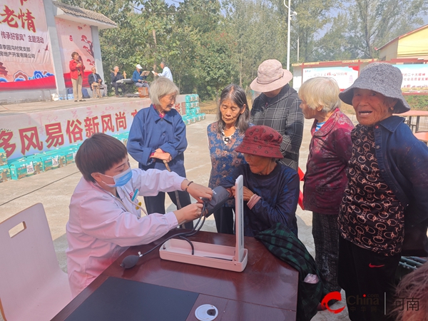 ​西平县出山镇李园沟村开展丰富多彩的重阳节庆祝活动