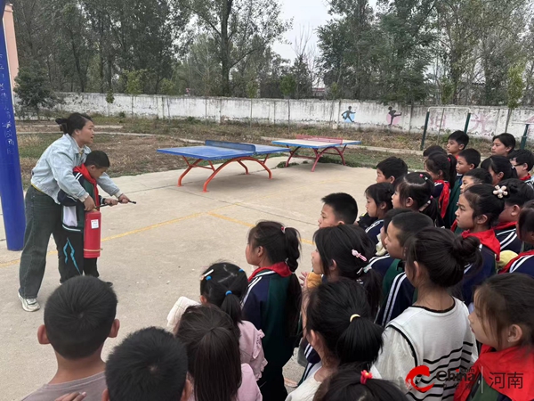 ​筑牢消防意识，守紧安全底线——西平县专探赵寺小学开展消防演练活动