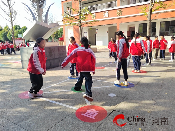 地面彩绘扮靓校园 炫彩童年乐在其中——驻马店市第五十九小学开展“地面游戏”进校园活动