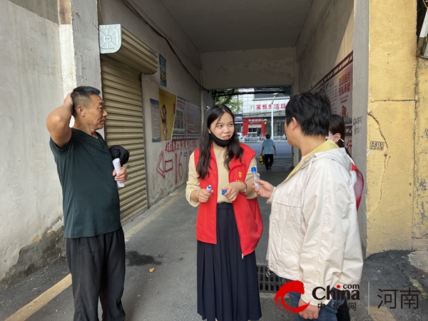 駐馬店市驛城區(qū)雪松街道樂北社區(qū)開展2025年城鄉(xiāng)居民基本醫(yī)療保險宣傳活動