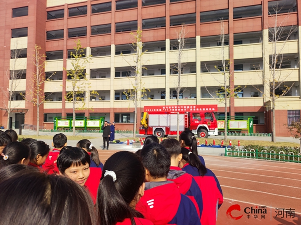 ​驻马店市第十二初级中学举行“11.9消防宣传日”应急疏散演练暨教育活动