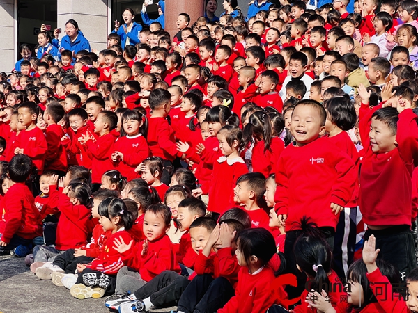 驻马店市实验幼儿园：萌娃学消防  致敬火焰蓝