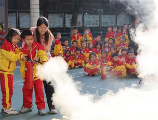 内乡县七里坪乡中心小学：聚焦消防安全 共筑平安校园