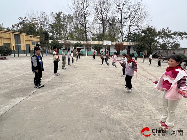 ​西平县焦庄席王寨小学举行“激情跳绳 活力校园”活动