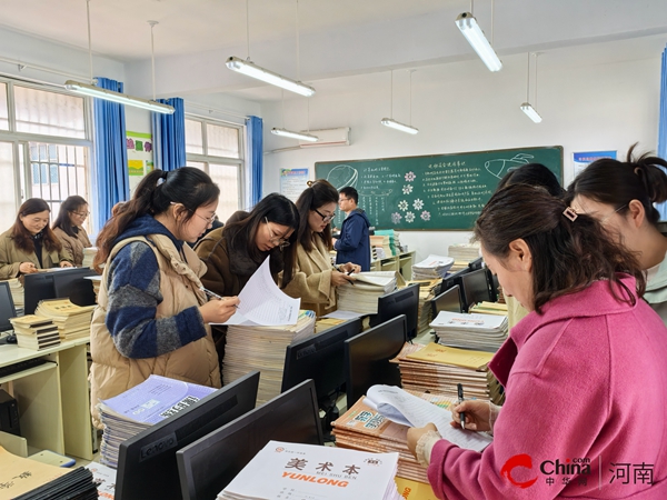 ​西平县柏城三里湾小学开展作业教案检查活动