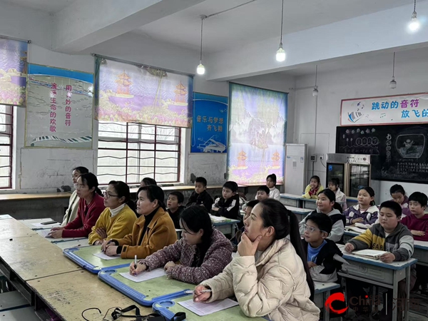 ​西平县重渠李庄小学：书香润童年 童心颂祖国