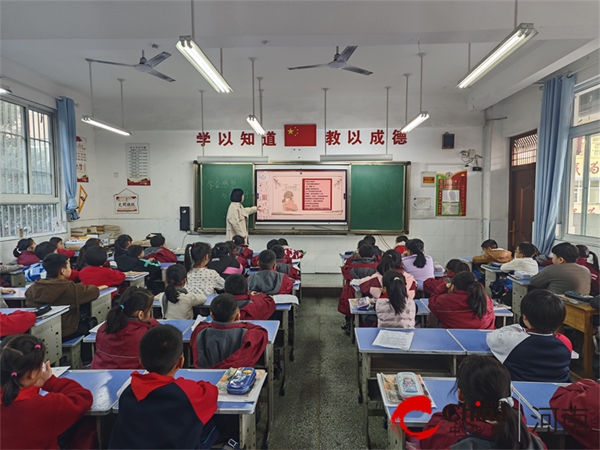 学会感恩 与爱同行——驻马店市第十一小学开展感恩教育主题活动