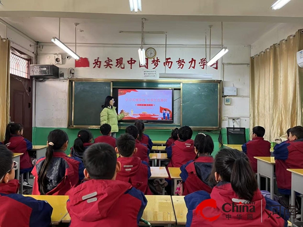 驻马店市第三十二小学举行“学习英雄事迹 传承红色基因”主题教育