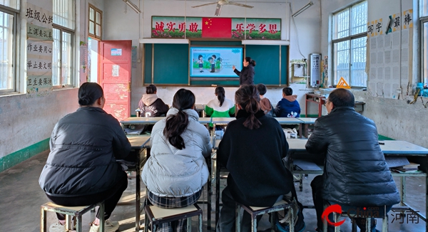 ​西平县专探汪寨小学组织综合学科听课评课活动