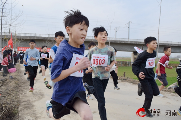 ​西平县宋集中心校举行2024年小学生冬季长跑比赛