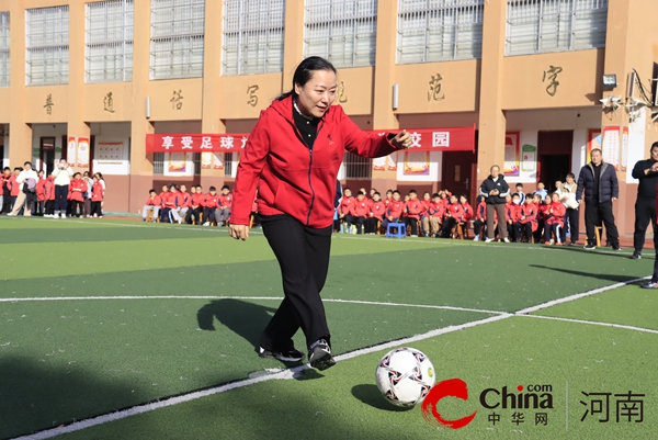 挥汗绿茵场  追逐足球梦：驻马店第二实验小学“校长杯”校园足球赛圆满落幕