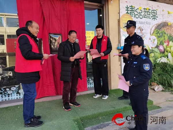 驻马店市驿城区板桥镇消防服务中心联合板桥派出所对九小场所进行隐患排查和冬季消防宣传