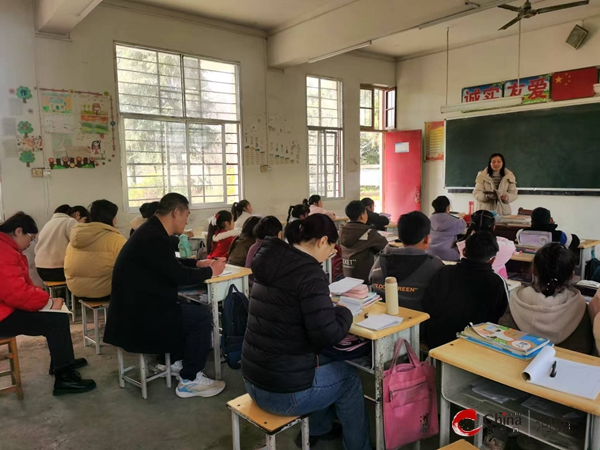 ​西平县盆尧张渡口小学开展校本教研活动