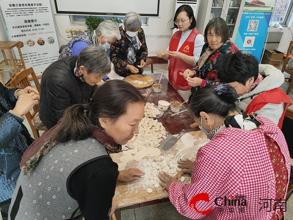 驻马店市驿城区老街街道：党建引领邻里情 饺子飘香迎冬至