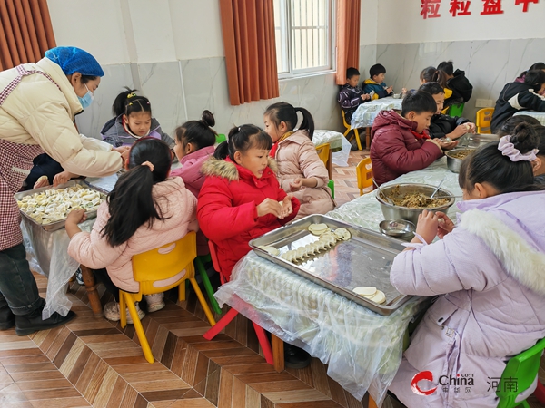 校园冬至饺香飘 传统习俗润童心——西平县柏苑王店小学开展第一届饺子节