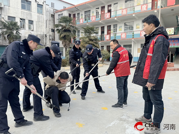 ​西平县二郎小学开展反恐防暴演练筑牢校园安全防线