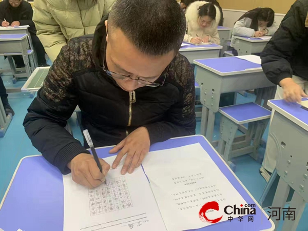 纸笔凝丹心 撇捺展风采——驻马店市第三十二小学开展教师粉笔字、钢笔字比赛活动