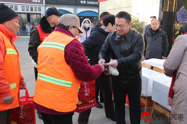 ?西平縣城市管理局舉行“一碗臘八粥、溫暖一座城”關愛環衛園林工人活動