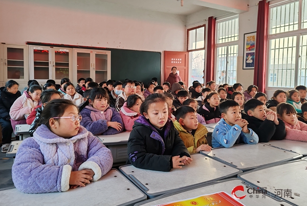 ​优秀伴我成长 榜样领航前行——西平县柏苑芳庄小学举行期末表彰会