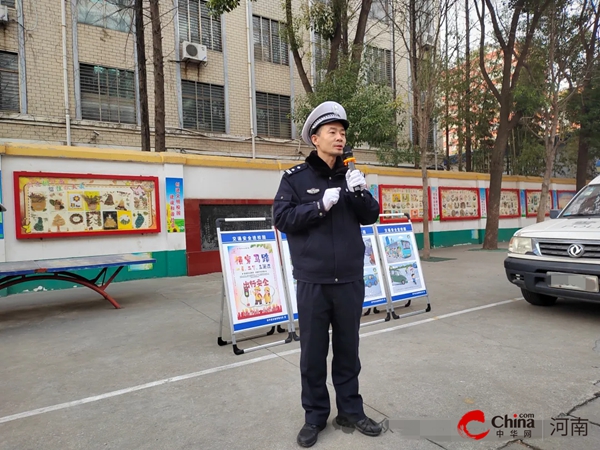 ​西平县柏城邵庄小学开展寒假前夕交通安全进校园活动 筑牢寒假“平安路”