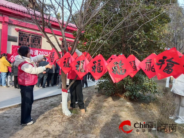 驻马店市驿城区南海街道：义写春联迎新春