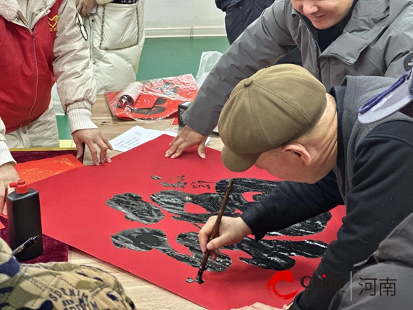 驻马店市驿城区水屯镇：墨香迎新春 义写送祝福