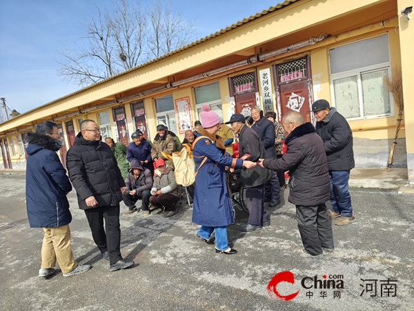 驻马店市驿城区老河乡：企业家献爱心走进敬老院 老年人迎新春感受温暖情