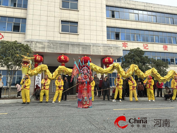 驻马店市驿城区朱古洞乡：锣鼓喧天闹新春 民俗表演年味深