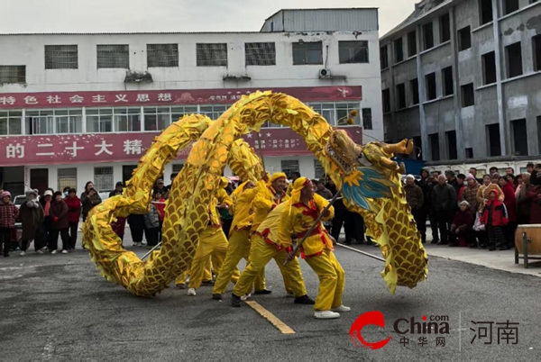 驻马店市驿城区朱古洞乡：锣鼓喧天闹新春 民俗表演年味深