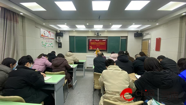 锚定新航标  奋进新征程——驻马店市第十二小学召开“2025大学习大讨论”春期中层培训会