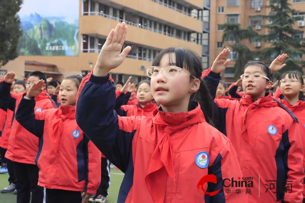 驻马店第二实验小学：交通安全进校园  守护学生成长路