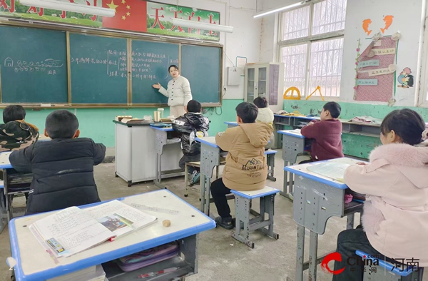 以听促教 以评促长——西平县专探于庄小学开展听课评课活动