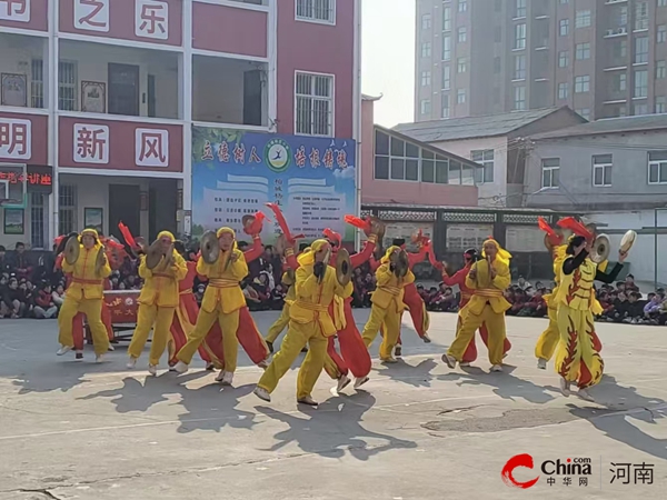 欢乐讲座 轻松写作——西平县柏城杨庄小学举行天中晚报小记者写作指导专题讲座