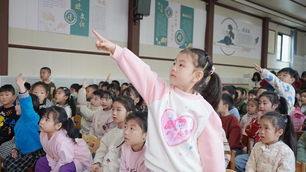 驻马店市实验幼儿园：法治春风润童心 爱国情怀启新程