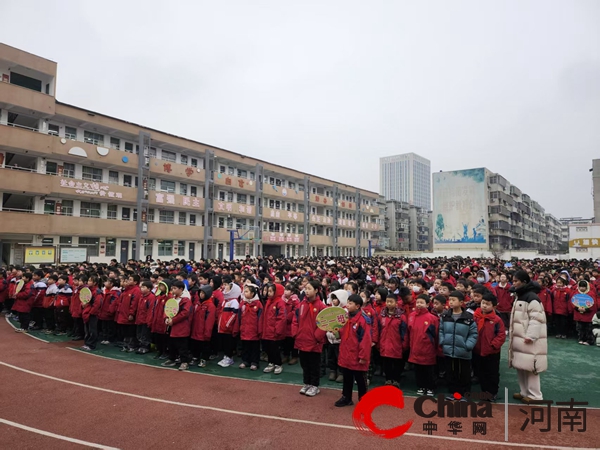 法治宣传进校园 普法护航助成长 ——驻马店市第十二小学开展《中小学生如何防范个人极端报复暴力伤害案事件》 法治讲座