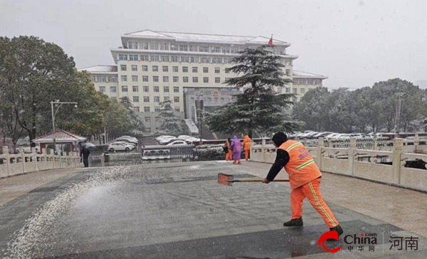 駐馬店開發(fā)區(qū)城市管理局：浴“雪”奮戰(zhàn)共發(fā)力 掃雪除冰護(hù)出行