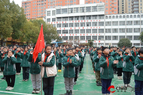 西平县实验小学举行“学雷锋活动月”启动仪式