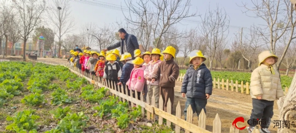 西平縣直第二幼兒園開展“耕讀苑的一天”勞動教育實踐活動