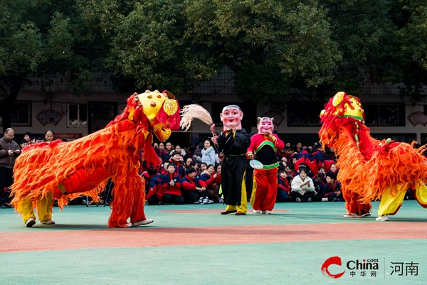 非遺進校園 傳統(tǒng)文化潤童心——非遺展演傳習活動走進西平縣第三小學